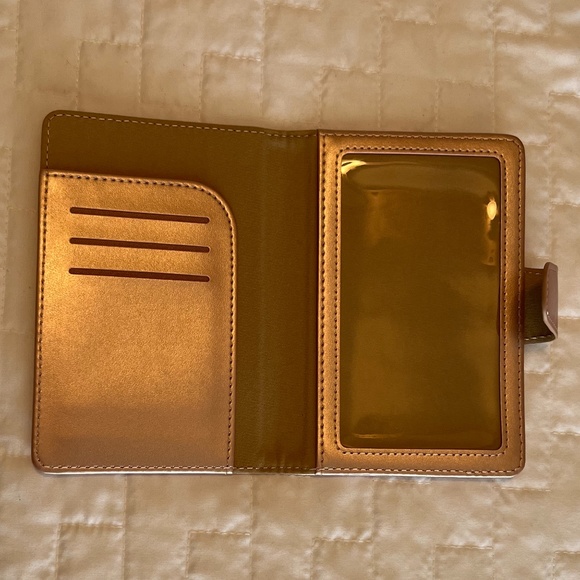 NEW/Never Used Rose Gold Passport/Vaccine Card Holder - Picture 1 of 4